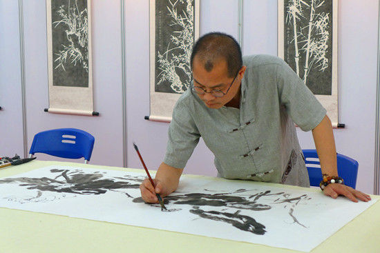2014中越邊交會(huì)圓滿(mǎn)舉行，河口“紅河旅游特色主題館”成焦點(diǎn)